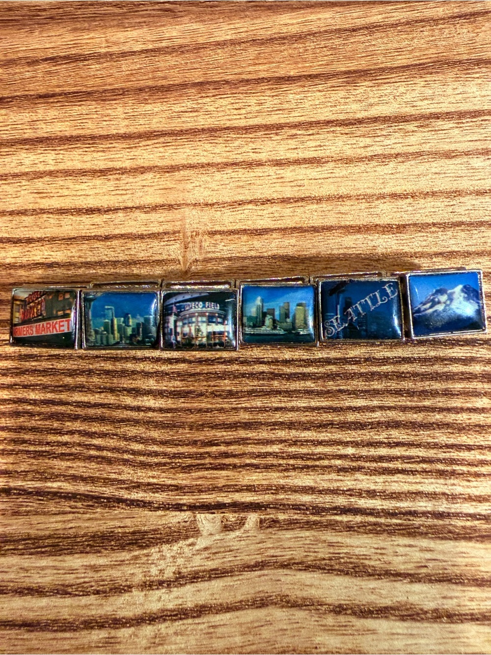Seattle Washington Y2K Souvenir Stretch Bracelet Pike Place Mt Rainier